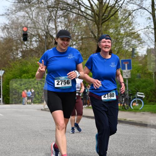 12.04.2026 - 45. Internationalen Wilhelmsburger Insellauf J. Mangold http://msf.ph/oto/9519147 12.04.2026 13:27:15 Ziel 2968, 2306, 2969, 3888, 3960, 3955, 4900, 2944, 2945, 5222, 3215, 2756, 2756, 2180, 3132, 2875, 3938, 3937, 4222, 4221 meine-sportfotos.de