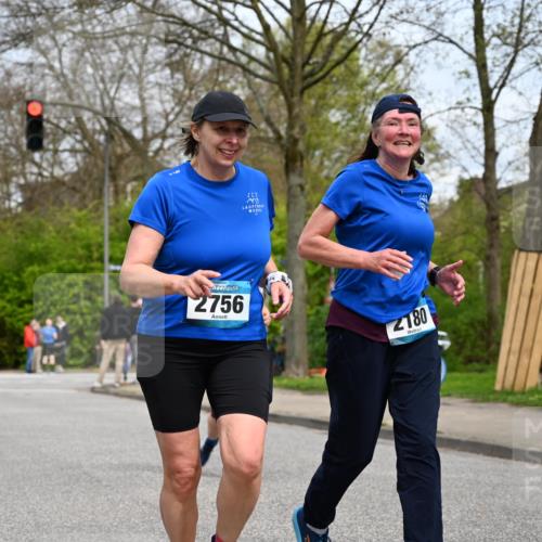 12.04.2026 - 45. Internationalen Wilhelmsburger Insellauf J. Mangold http://msf.ph/oto/9519150 12.04.2026 13:27:15 Ziel 2968, 2306, 2969, 3888, 3960, 3955, 4900, 2944, 2945, 5222, 3215, 2756, 2756, 2180, 3132, 2875, 3938, 3937, 4222, 4221 meine-sportfotos.de