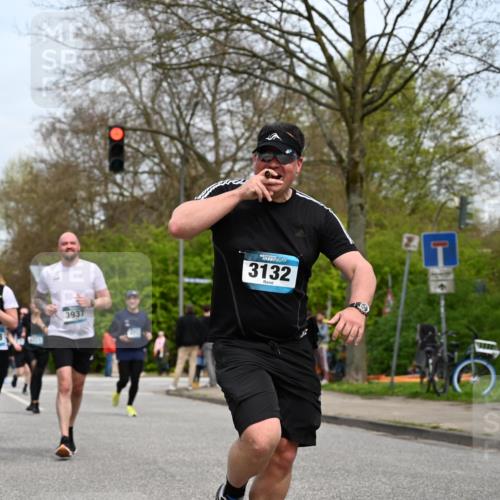 12.04.2026 - 45. Internationalen Wilhelmsburger Insellauf J. Mangold http://msf.ph/oto/9519177 12.04.2026 13:27:22 Ziel 2969, 3888, 3960, 3955, 4900, 2944, 2945, 5222, 3215, 2756, 2180, 3132, 2875, 3938, 3937, 3938, 3937, 4222, 4221, 4575, 4574 meine-sportfotos.de