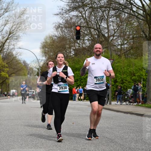 12.04.2026 - 45. Internationalen Wilhelmsburger Insellauf J. Mangold http://msf.ph/oto/9519178 12.04.2026 13:27:24 Ziel 3888, 3960, 3955, 4900, 2944, 2945, 5222, 3215, 2756, 2180, 3132, 2875, 3938, 3937, 4222, 4221, 4575, 4574 meine-sportfotos.de