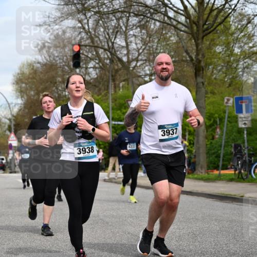 12.04.2026 - 45. Internationalen Wilhelmsburger Insellauf J. Mangold http://msf.ph/oto/9519187 12.04.2026 13:27:24 Ziel 3888, 3960, 3955, 4900, 2944, 2945, 5222, 3215, 2756, 2180, 3132, 2875, 3938, 3937, 4222, 4221, 4575, 4574 meine-sportfotos.de