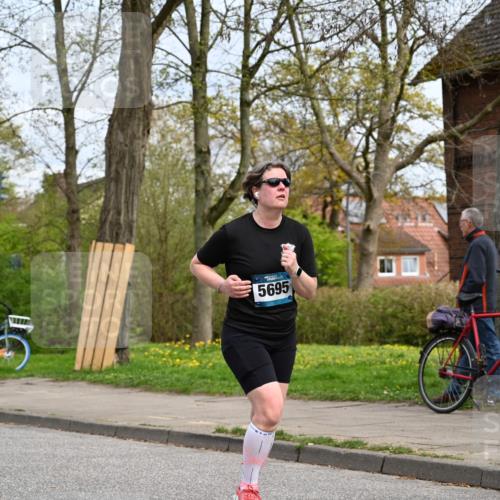 12.04.2026 - 45. Internationalen Wilhelmsburger Insellauf J. Mangold http://msf.ph/oto/9519212 12.04.2026 13:27:44 Ziel 5222, 3215, 2756, 2180, 3132, 2875, 3938, 3937, 4222, 4221, 4575, 4574, 2563, 5695 meine-sportfotos.de