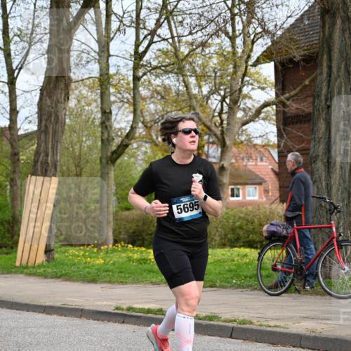 12.04.2026 - 45. Internationalen Wilhelmsburger Insellauf J. Mangold http://msf.ph/oto/9519214 12.04.2026 13:27:45 Ziel 5222, 3215, 2756, 2180, 3132, 2875, 3938, 3937, 4222, 4221, 4575, 4574, 2563, 5695 meine-sportfotos.de