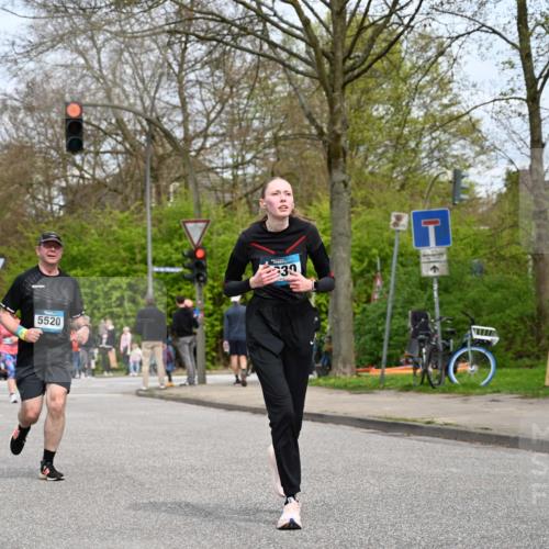 12.04.2026 - 45. Internationalen Wilhelmsburger Insellauf J. Mangold http://msf.ph/oto/9519226 12.04.2026 13:28:08 Ziel 2563, 5695, 3800, 2630, 5520, 5509 meine-sportfotos.de