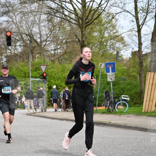 12.04.2026 - 45. Internationalen Wilhelmsburger Insellauf J. Mangold http://msf.ph/oto/9519230 12.04.2026 13:28:09 Ziel 2563, 5695, 3800, 2630, 5520, 5509 meine-sportfotos.de