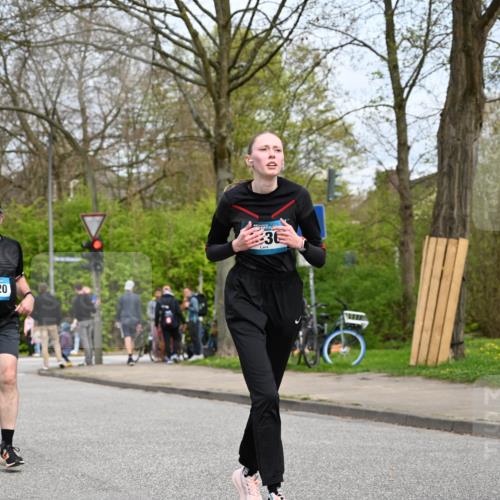 12.04.2026 - 45. Internationalen Wilhelmsburger Insellauf J. Mangold http://msf.ph/oto/9519233 12.04.2026 13:28:09 Ziel 2563, 5695, 3800, 2630, 5520, 5509 meine-sportfotos.de