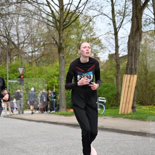 12.04.2026 - 45. Internationalen Wilhelmsburger Insellauf J. Mangold http://msf.ph/oto/9519235 12.04.2026 13:28:09 Ziel 2563, 5695, 3800, 2630, 5520, 5509 meine-sportfotos.de