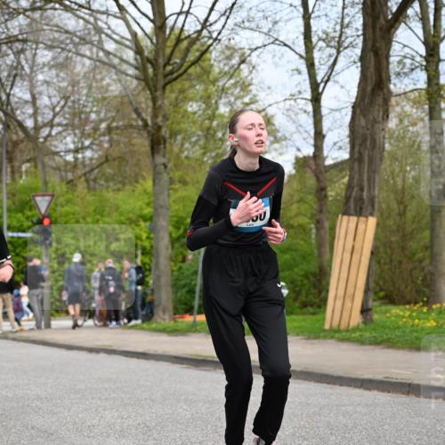 12.04.2026 - 45. Internationalen Wilhelmsburger Insellauf J. Mangold http://msf.ph/oto/9519236 12.04.2026 13:28:09 Ziel 2563, 5695, 3800, 2630, 5520, 5509 meine-sportfotos.de