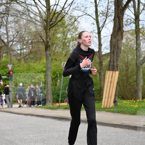 12.04.2026 - 45. Internationalen Wilhelmsburger Insellauf J. Mangold http://msf.ph/oto/9519237 12.04.2026 13:28:09 Ziel 2563, 5695, 3800, 2630, 5520, 5509 meine-sportfotos.de