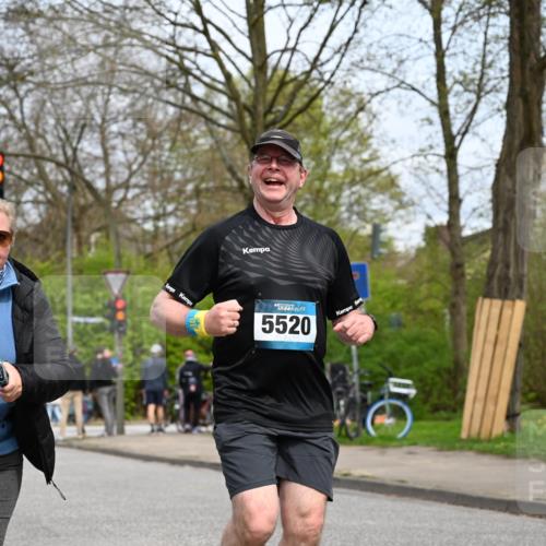 12.04.2026 - 45. Internationalen Wilhelmsburger Insellauf J. Mangold http://msf.ph/oto/9519246 12.04.2026 13:28:11 Ziel 2563, 5695, 3800, 3800, 2630, 5520, 5509, 4316 meine-sportfotos.de