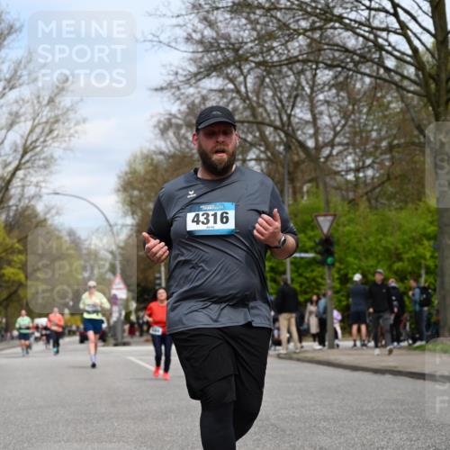 12.04.2026 - 45. Internationalen Wilhelmsburger Insellauf J. Mangold http://msf.ph/oto/9519283 12.04.2026 13:28:21 Ziel 3800, 2630, 5520, 5509, 4316, 3564, 3483, 4471 meine-sportfotos.de