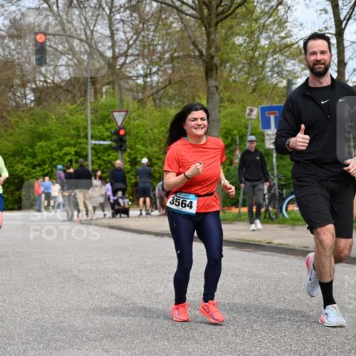 12.04.2026 - 45. Internationalen Wilhelmsburger Insellauf J. Mangold http://msf.ph/oto/9519302 12.04.2026 13:28:26 Ziel 3800, 2630, 5520, 5509, 4316, 3564, 3483, 4471, 4303, 4302, 4304 meine-sportfotos.de