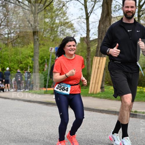 12.04.2026 - 45. Internationalen Wilhelmsburger Insellauf J. Mangold http://msf.ph/oto/9519309 12.04.2026 13:28:27 Ziel 3800, 2630, 5520, 5509, 4316, 3564, 3483, 4471, 4471, 4303, 4302, 4304 meine-sportfotos.de