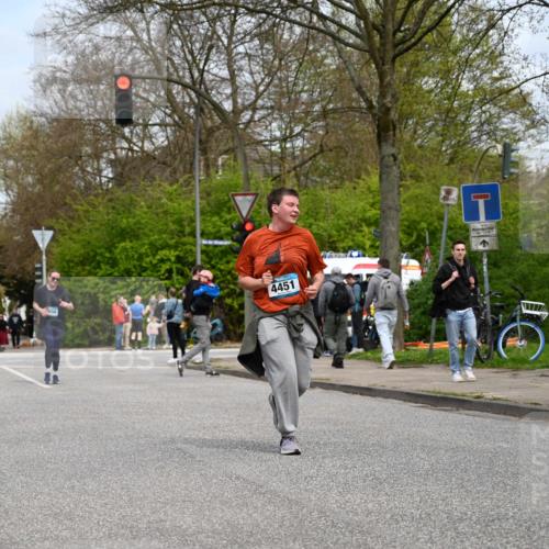 12.04.2026 - 45. Internationalen Wilhelmsburger Insellauf J. Mangold http://msf.ph/oto/9519357 12.04.2026 13:28:45 Ziel 5509, 4316, 3564, 3483, 4471, 4303, 4302, 4304, 4451, 2650, 2340, 5861, 2509, 2483, 2616 meine-sportfotos.de