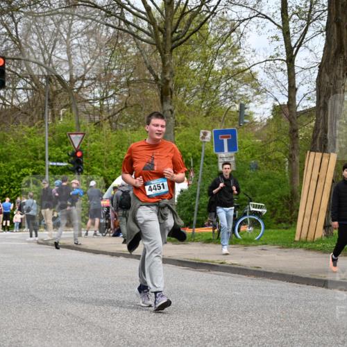 12.04.2026 - 45. Internationalen Wilhelmsburger Insellauf J. Mangold http://msf.ph/oto/9519364 12.04.2026 13:28:46 Ziel 5509, 4316, 3564, 3483, 4471, 4303, 4302, 4304, 4451, 4451, 2650, 2340, 5861, 2509, 2483, 2616 meine-sportfotos.de