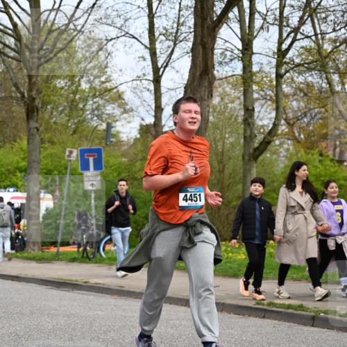 12.04.2026 - 45. Internationalen Wilhelmsburger Insellauf J. Mangold http://msf.ph/oto/9519374 12.04.2026 13:28:47 Ziel 5509, 4316, 3564, 3483, 4471, 4303, 4303, 4302, 4304, 4451, 2650, 2340, 5861, 2509, 2483, 2616 meine-sportfotos.de
