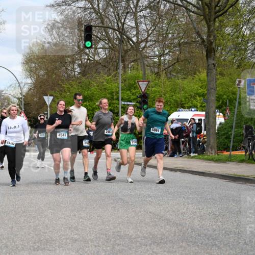 12.04.2026 - 45. Internationalen Wilhelmsburger Insellauf J. Mangold http://msf.ph/oto/9519380 12.04.2026 13:29:02 Ziel 3483, 4471, 4303, 4302, 4304, 4451, 2650, 2340, 5861, 2509, 2483, 2616, 5535, 5536, 5539, 4547, 4420 meine-sportfotos.de