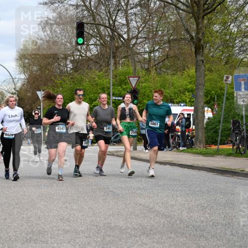12.04.2026 - 45. Internationalen Wilhelmsburger Insellauf J. Mangold http://msf.ph/oto/9519383 12.04.2026 13:29:02 Ziel 3483, 4471, 4303, 4302, 4304, 4451, 2650, 2340, 5861, 2509, 2483, 2616, 5535, 5536, 5539, 4547, 4420 meine-sportfotos.de
