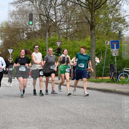 12.04.2026 - 45. Internationalen Wilhelmsburger Insellauf J. Mangold http://msf.ph/oto/9519388 12.04.2026 13:29:03 Ziel 4471, 4303, 4302, 4304, 4451, 2650, 2340, 5861, 2509, 2483, 2616, 5535, 5536, 5539, 4547, 4420, 3648 meine-sportfotos.de