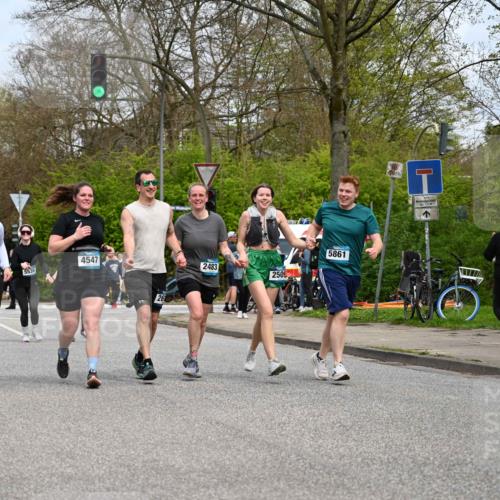 12.04.2026 - 45. Internationalen Wilhelmsburger Insellauf J. Mangold http://msf.ph/oto/9519392 12.04.2026 13:29:03 Ziel 4471, 4303, 4302, 4304, 4451, 2650, 2340, 5861, 2509, 2483, 2616, 5535, 5536, 5539, 4547, 4420, 3648 meine-sportfotos.de