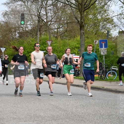 12.04.2026 - 45. Internationalen Wilhelmsburger Insellauf J. Mangold http://msf.ph/oto/9519394 12.04.2026 13:29:03 Ziel 4471, 4303, 4302, 4304, 4451, 2650, 2340, 5861, 2509, 2483, 2616, 5535, 5536, 5539, 4547, 4420, 3648 meine-sportfotos.de