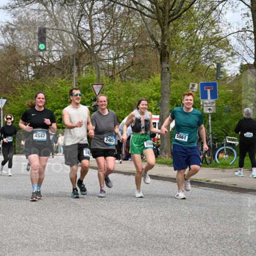 12.04.2026 - 45. Internationalen Wilhelmsburger Insellauf J. Mangold http://msf.ph/oto/9519395 12.04.2026 13:29:03 Ziel 4471, 4303, 4302, 4304, 4451, 2650, 2340, 5861, 2509, 2483, 2616, 5535, 5536, 5539, 4547, 4420, 3648 meine-sportfotos.de