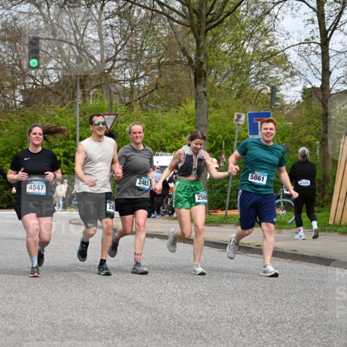 12.04.2026 - 45. Internationalen Wilhelmsburger Insellauf J. Mangold http://msf.ph/oto/9519398 12.04.2026 13:29:04 Ziel 4471, 4303, 4302, 4304, 4451, 2650, 2650, 2340, 5861, 2509, 2483, 2616, 5535, 5536, 5539, 4547, 4420, 3648 meine-sportfotos.de