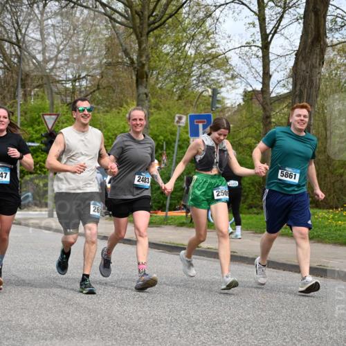 12.04.2026 - 45. Internationalen Wilhelmsburger Insellauf J. Mangold http://msf.ph/oto/9519406 12.04.2026 13:29:04 Ziel 4471, 4303, 4302, 4304, 4451, 2650, 2650, 2340, 5861, 2509, 2483, 2616, 5535, 5536, 5539, 4547, 4420, 3648 meine-sportfotos.de