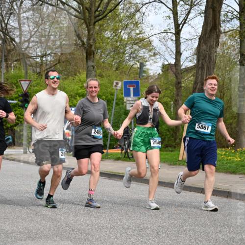 12.04.2026 - 45. Internationalen Wilhelmsburger Insellauf J. Mangold http://msf.ph/oto/9519407 12.04.2026 13:29:04 Ziel 4471, 4303, 4302, 4304, 4451, 2650, 2650, 2340, 5861, 2509, 2483, 2616, 5535, 5536, 5539, 4547, 4420, 3648 meine-sportfotos.de