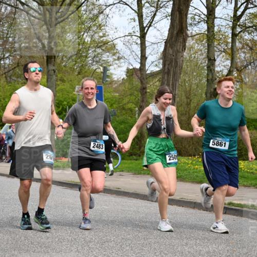 12.04.2026 - 45. Internationalen Wilhelmsburger Insellauf J. Mangold http://msf.ph/oto/9519412 12.04.2026 13:29:05 Ziel 4303, 4302, 4304, 4451, 2650, 2340, 5861, 2509, 2483, 2616, 5535, 5536, 5539, 4547, 4420, 3648 meine-sportfotos.de