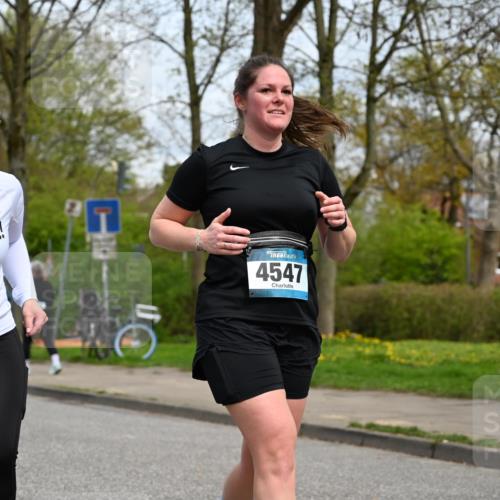12.04.2026 - 45. Internationalen Wilhelmsburger Insellauf J. Mangold http://msf.ph/oto/9519429 12.04.2026 13:29:07 Ziel 4303, 4302, 4304, 4451, 2650, 2340, 5861, 2509, 2483, 2616, 5535, 5536, 5539, 4547, 4420, 3648 meine-sportfotos.de
