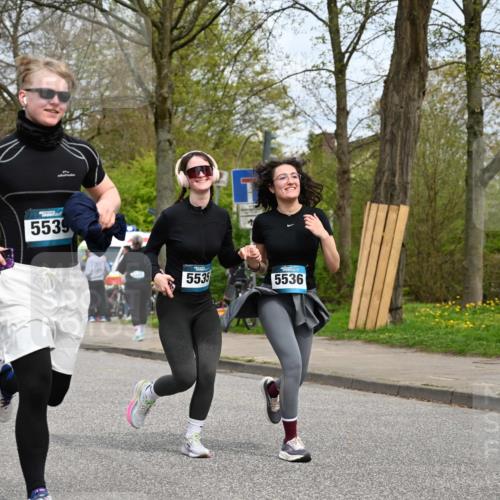 12.04.2026 - 45. Internationalen Wilhelmsburger Insellauf J. Mangold http://msf.ph/oto/9519439 12.04.2026 13:29:08 Ziel 4303, 4302, 4304, 4451, 2650, 2340, 5861, 2509, 2483, 2616, 2340, 5861, 2509, 2483, 2616, 5535, 5536, 5539, 4547, 4420, 3648, 3547, 3548 meine-sportfotos.de