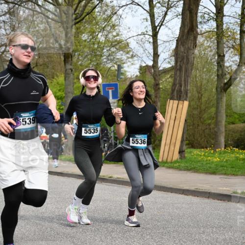 12.04.2026 - 45. Internationalen Wilhelmsburger Insellauf J. Mangold http://msf.ph/oto/9519440 12.04.2026 13:29:08 Ziel 4303, 4302, 4304, 4451, 2650, 2340, 5861, 2509, 2483, 2616, 2340, 5861, 2509, 2483, 2616, 5535, 5536, 5539, 4547, 4420, 3648, 3547, 3548 meine-sportfotos.de