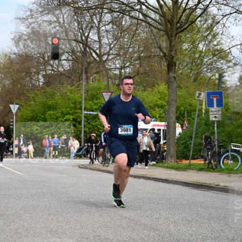 12.04.2026 - 45. Internationalen Wilhelmsburger Insellauf J. Mangold http://msf.ph/oto/9519469 12.04.2026 13:29:58 Ziel 2131, 5241, 3981, 2514, 2515, 4324, 4429, 2003 meine-sportfotos.de