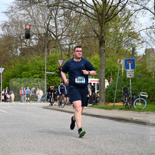 12.04.2026 - 45. Internationalen Wilhelmsburger Insellauf J. Mangold http://msf.ph/oto/9519471 12.04.2026 13:29:58 Ziel 2131, 5241, 3981, 2514, 2515, 4324, 4429, 2003 meine-sportfotos.de