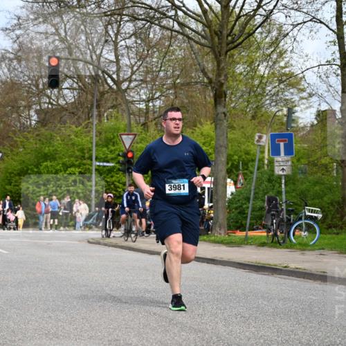 12.04.2026 - 45. Internationalen Wilhelmsburger Insellauf J. Mangold http://msf.ph/oto/9519472 12.04.2026 13:29:58 Ziel 2131, 5241, 3981, 2514, 2515, 4324, 4429, 2003 meine-sportfotos.de