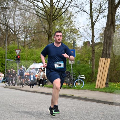 12.04.2026 - 45. Internationalen Wilhelmsburger Insellauf J. Mangold http://msf.ph/oto/9519479 12.04.2026 13:29:59 Ziel 2131, 5241, 5241, 3981, 2514, 2515, 4324, 4429, 2003 meine-sportfotos.de