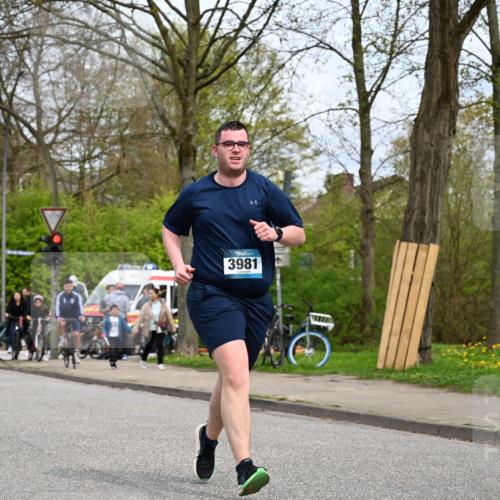 12.04.2026 - 45. Internationalen Wilhelmsburger Insellauf J. Mangold http://msf.ph/oto/9519480 12.04.2026 13:29:59 Ziel 2131, 5241, 5241, 3981, 2514, 2515, 4324, 4429, 2003 meine-sportfotos.de
