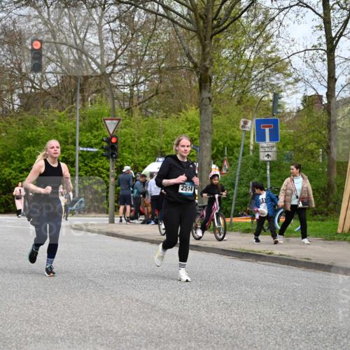 12.04.2026 - 45. Internationalen Wilhelmsburger Insellauf J. Mangold http://msf.ph/oto/9519496 12.04.2026 13:30:05 Ziel 5241, 3981, 2514, 2515, 2515, 4324, 4429, 2003 meine-sportfotos.de