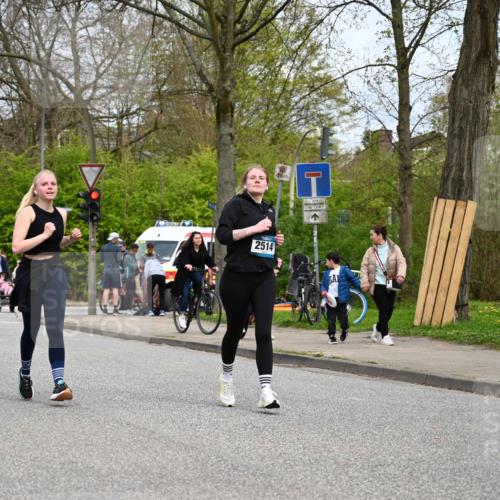 12.04.2026 - 45. Internationalen Wilhelmsburger Insellauf J. Mangold http://msf.ph/oto/9519503 12.04.2026 13:30:06 Ziel 5241, 3981, 2514, 2515, 4324, 4429, 2003, 4456, 4463 meine-sportfotos.de