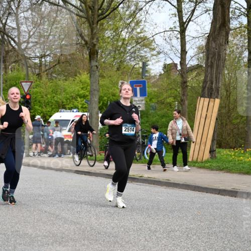 12.04.2026 - 45. Internationalen Wilhelmsburger Insellauf J. Mangold http://msf.ph/oto/9519506 12.04.2026 13:30:06 Ziel 5241, 3981, 2514, 2515, 4324, 4429, 2003, 4456, 4463 meine-sportfotos.de