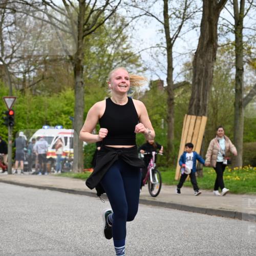 12.04.2026 - 45. Internationalen Wilhelmsburger Insellauf J. Mangold http://msf.ph/oto/9519519 12.04.2026 13:30:08 Ziel 5241, 3981, 2514, 2515, 4324, 4429, 4324, 4429, 2003, 4456, 4463, 5815 meine-sportfotos.de