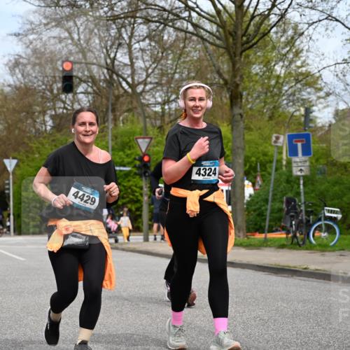12.04.2026 - 45. Internationalen Wilhelmsburger Insellauf J. Mangold http://msf.ph/oto/9519529 12.04.2026 13:30:09 Ziel 5241, 3981, 2514, 2515, 4324, 4429, 2003, 2003, 4456, 4463, 5815 meine-sportfotos.de