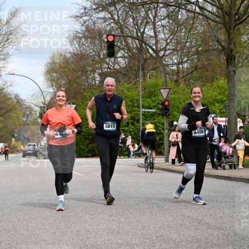 12.04.2026 - 45. Internationalen Wilhelmsburger Insellauf J. Mangold http://msf.ph/oto/9519547 12.04.2026 13:30:20 Ziel 5241, 3981, 2514, 2515, 4324, 4429, 4324, 4429, 2003, 4456, 4463, 5815 meine-sportfotos.de