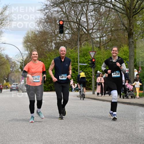 12.04.2026 - 45. Internationalen Wilhelmsburger Insellauf J. Mangold http://msf.ph/oto/9519549 12.04.2026 13:30:20 Ziel 5241, 3981, 2514, 2515, 4324, 4429, 4324, 4429, 2003, 4456, 4463, 5815 meine-sportfotos.de