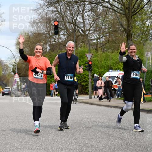 12.04.2026 - 45. Internationalen Wilhelmsburger Insellauf J. Mangold http://msf.ph/oto/9519555 12.04.2026 13:30:21 Ziel 5241, 3981, 2514, 2515, 4324, 4429, 2003, 2003, 4456, 4463, 5815 meine-sportfotos.de