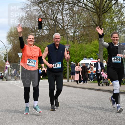 12.04.2026 - 45. Internationalen Wilhelmsburger Insellauf J. Mangold http://msf.ph/oto/9519559 12.04.2026 13:30:21 Ziel 5241, 3981, 2514, 2515, 4324, 4429, 2003, 2003, 4456, 4463, 5815 meine-sportfotos.de