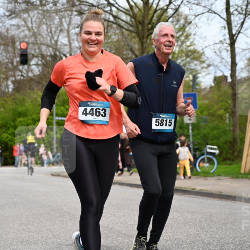 12.04.2026 - 45. Internationalen Wilhelmsburger Insellauf J. Mangold http://msf.ph/oto/9519574 12.04.2026 13:30:22 Ziel 5241, 3981, 2514, 2515, 4324, 4429, 2003, 4456, 4463, 5815 meine-sportfotos.de