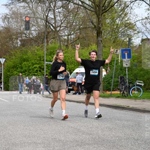 12.04.2026 - 45. Internationalen Wilhelmsburger Insellauf J. Mangold http://msf.ph/oto/9519615 12.04.2026 13:30:54 Ziel 4456, 4463, 5815, 5546, 5745, 2494 meine-sportfotos.de
