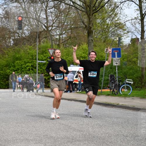 12.04.2026 - 45. Internationalen Wilhelmsburger Insellauf J. Mangold http://msf.ph/oto/9519618 12.04.2026 13:30:54 Ziel 4456, 4463, 5815, 5546, 5745, 2494 meine-sportfotos.de